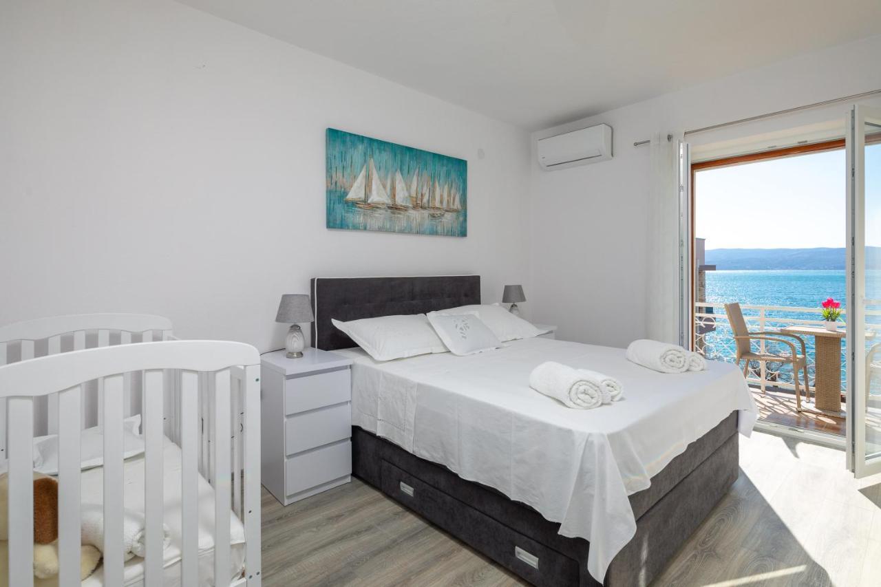 Apartments 20 Meters From The Beach Jesenice  Ngoại thất bức ảnh