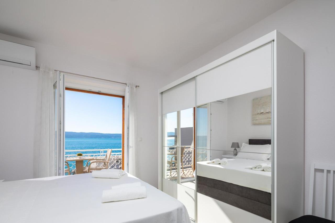 Apartments 20 Meters From The Beach Jesenice  Ngoại thất bức ảnh