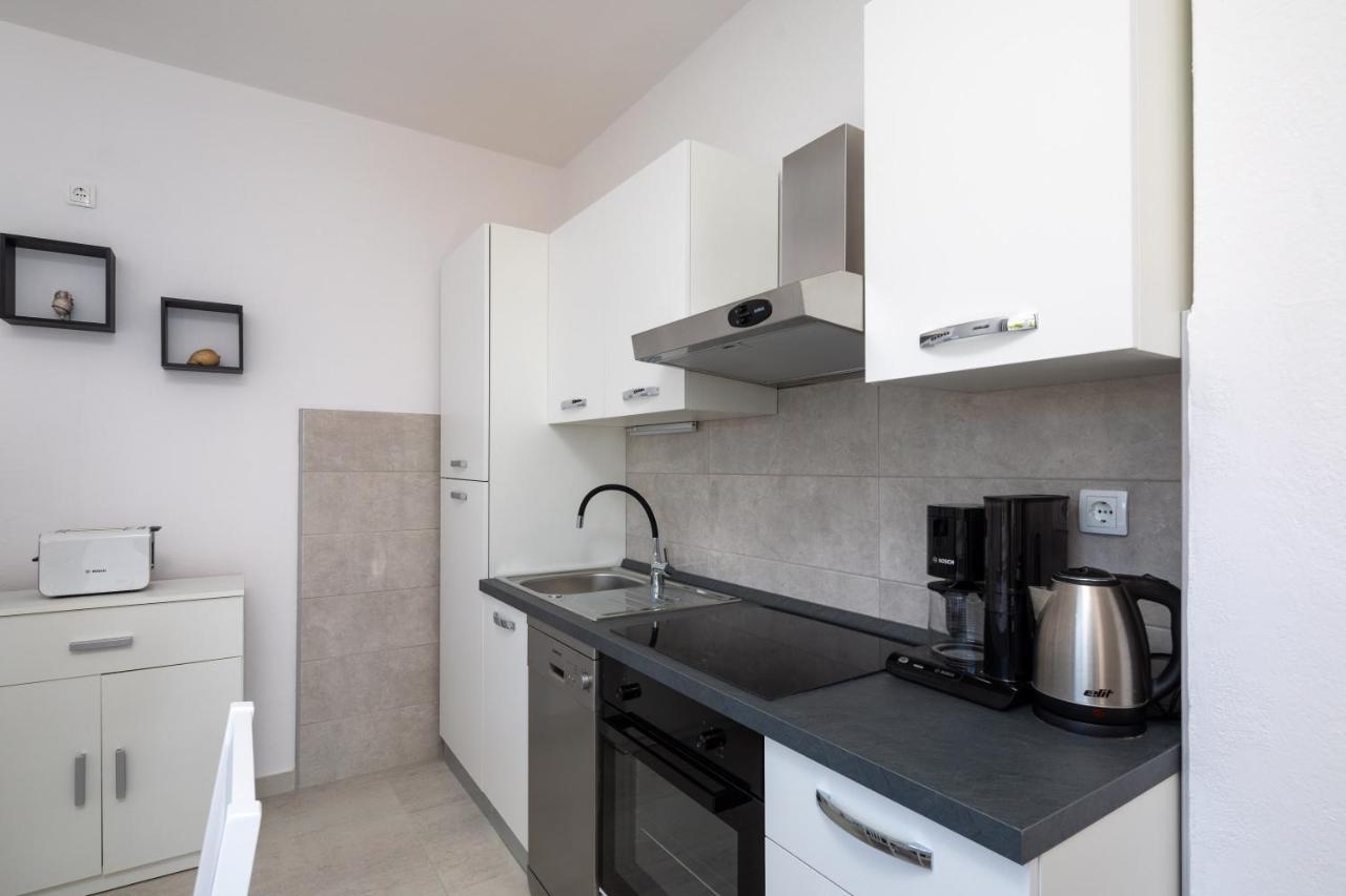 Apartments 20 Meters From The Beach Jesenice  Ngoại thất bức ảnh