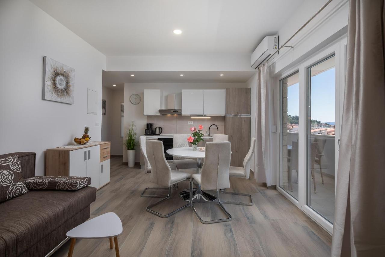 Apartments 20 Meters From The Beach Jesenice  Ngoại thất bức ảnh