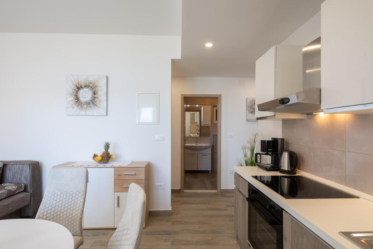 Apartments 20 Meters From The Beach Jesenice  Ngoại thất bức ảnh
