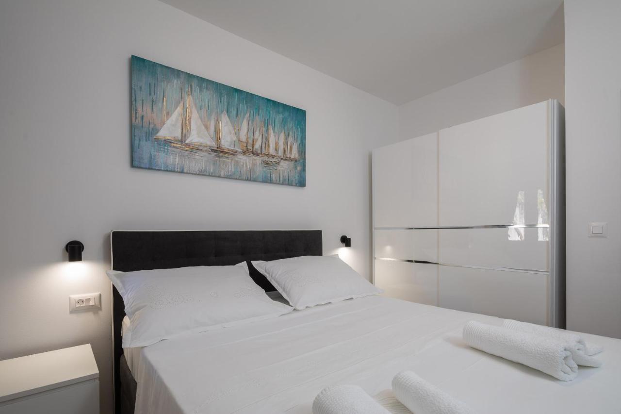 Apartments 20 Meters From The Beach Jesenice  Phòng bức ảnh
